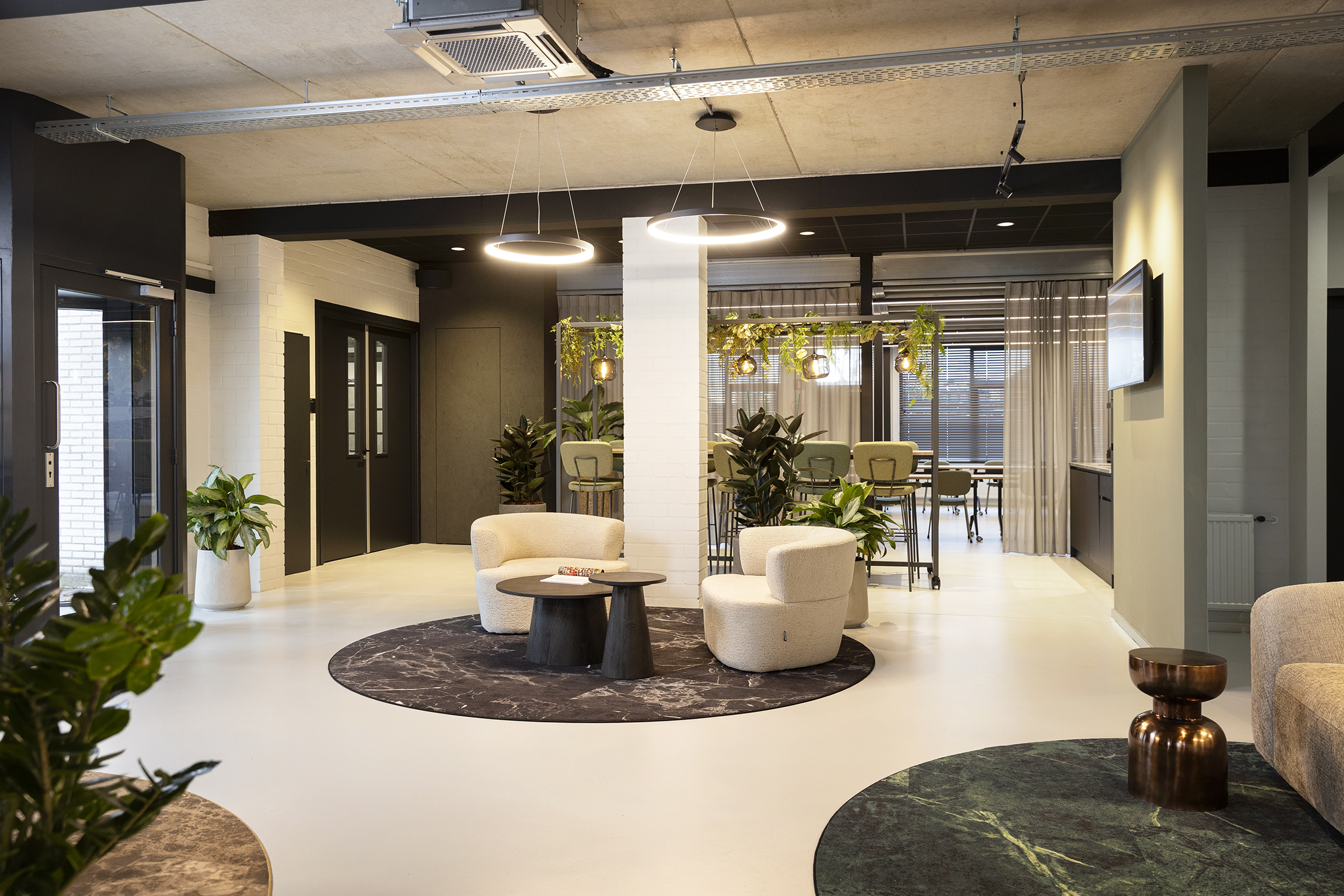 Interinrichting kantoor Renovatie bedrijfspand Eindhoven